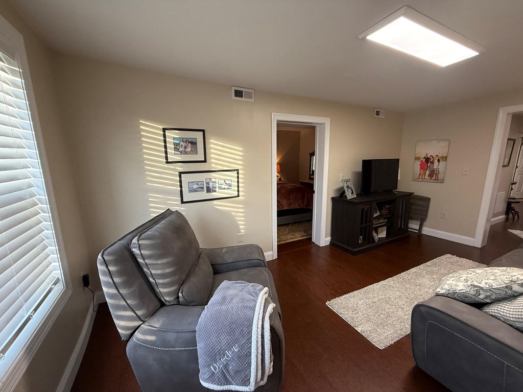 145 Suffolk Ave Property Photo 18