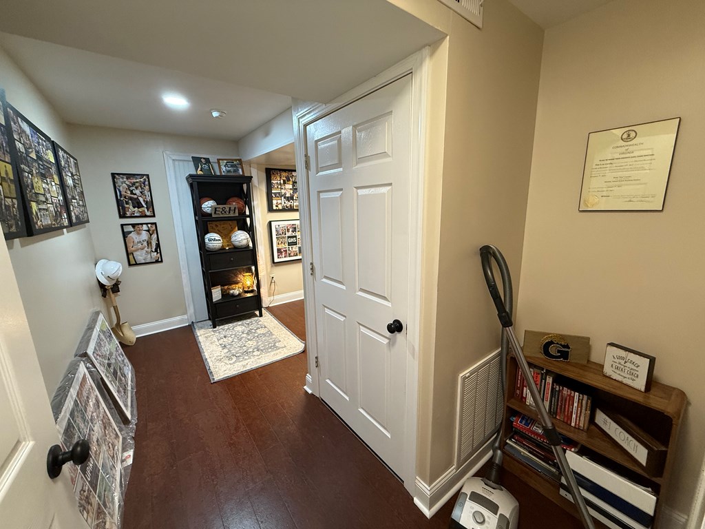 145 Suffolk Ave Property Photo 24