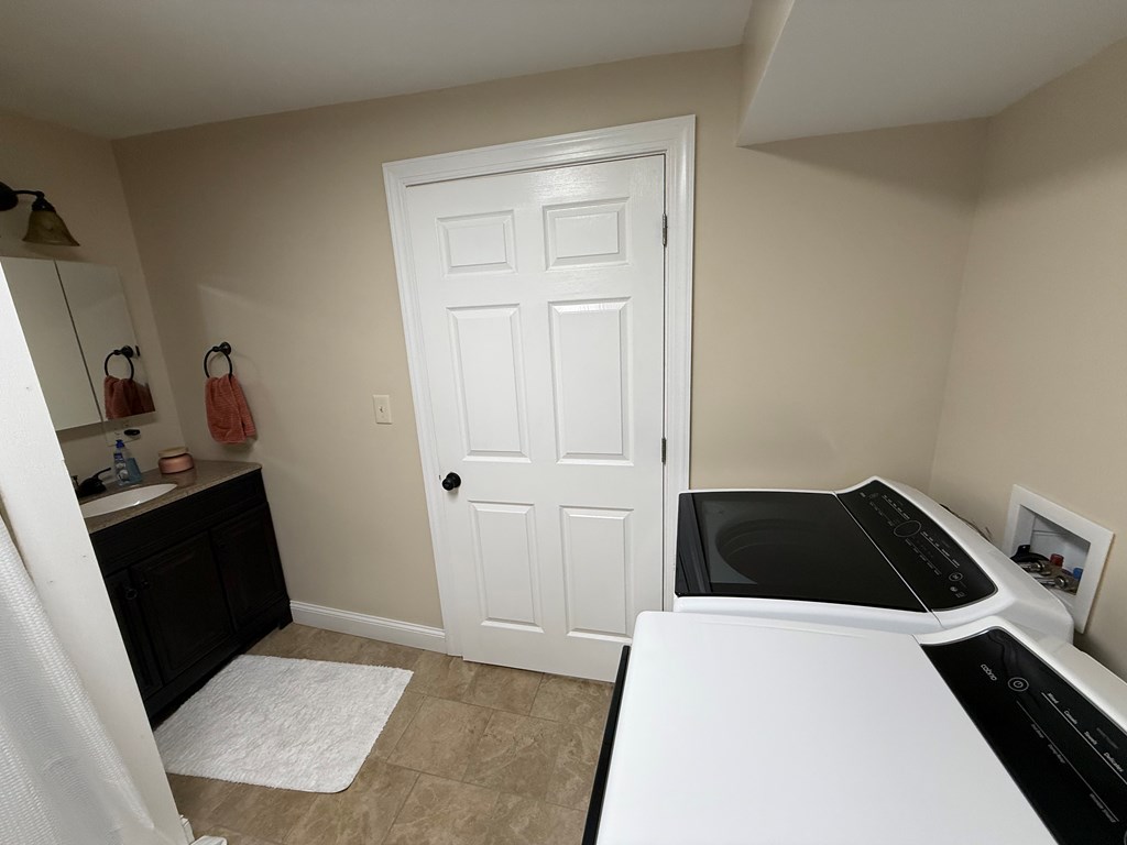 145 Suffolk Ave Property Photo 26