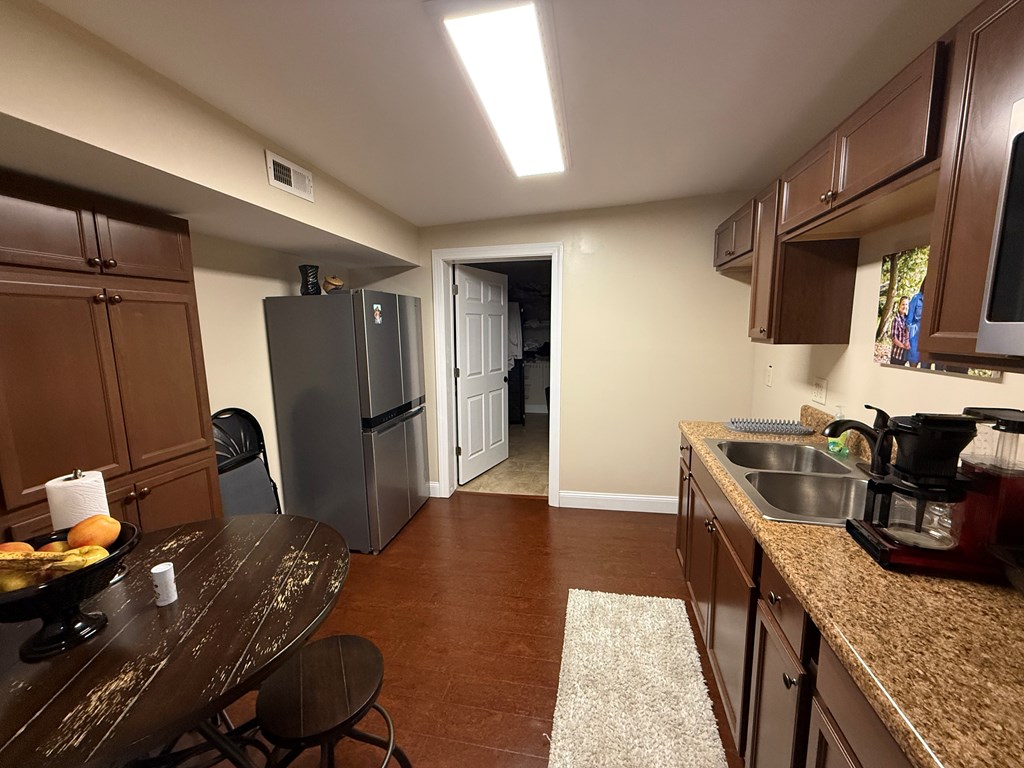 145 Suffolk Ave Property Photo 29