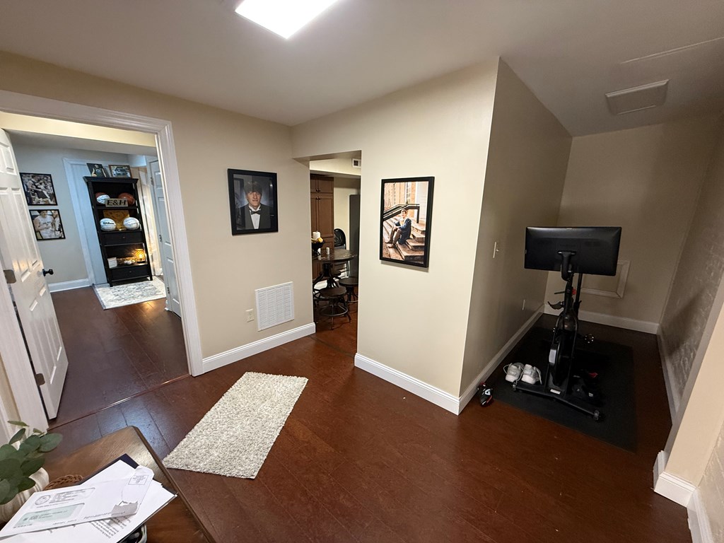 145 Suffolk Ave Property Photo 30