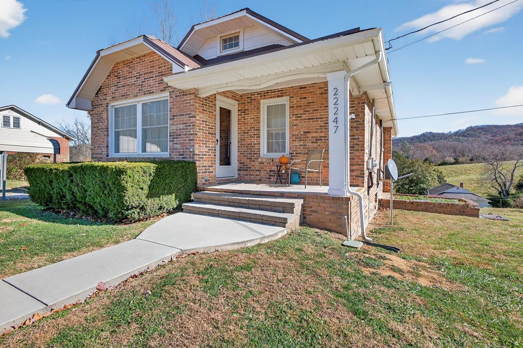 22247 Lincoln Circle Property Photo 1