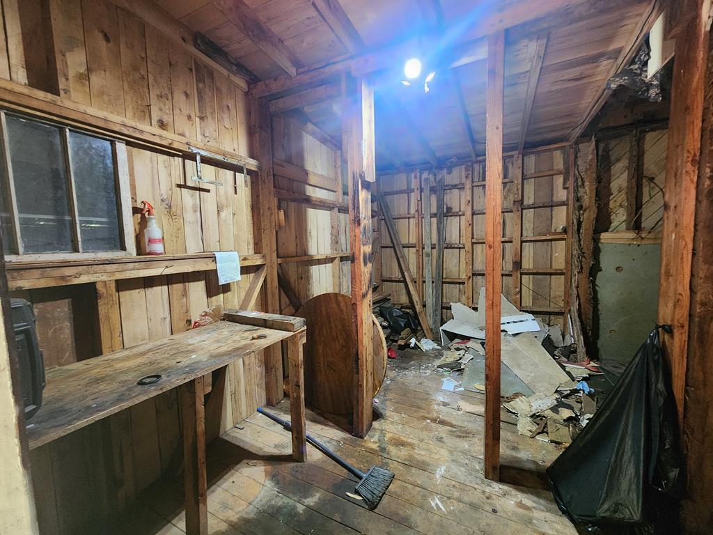 947 Valley End Property Photo 37