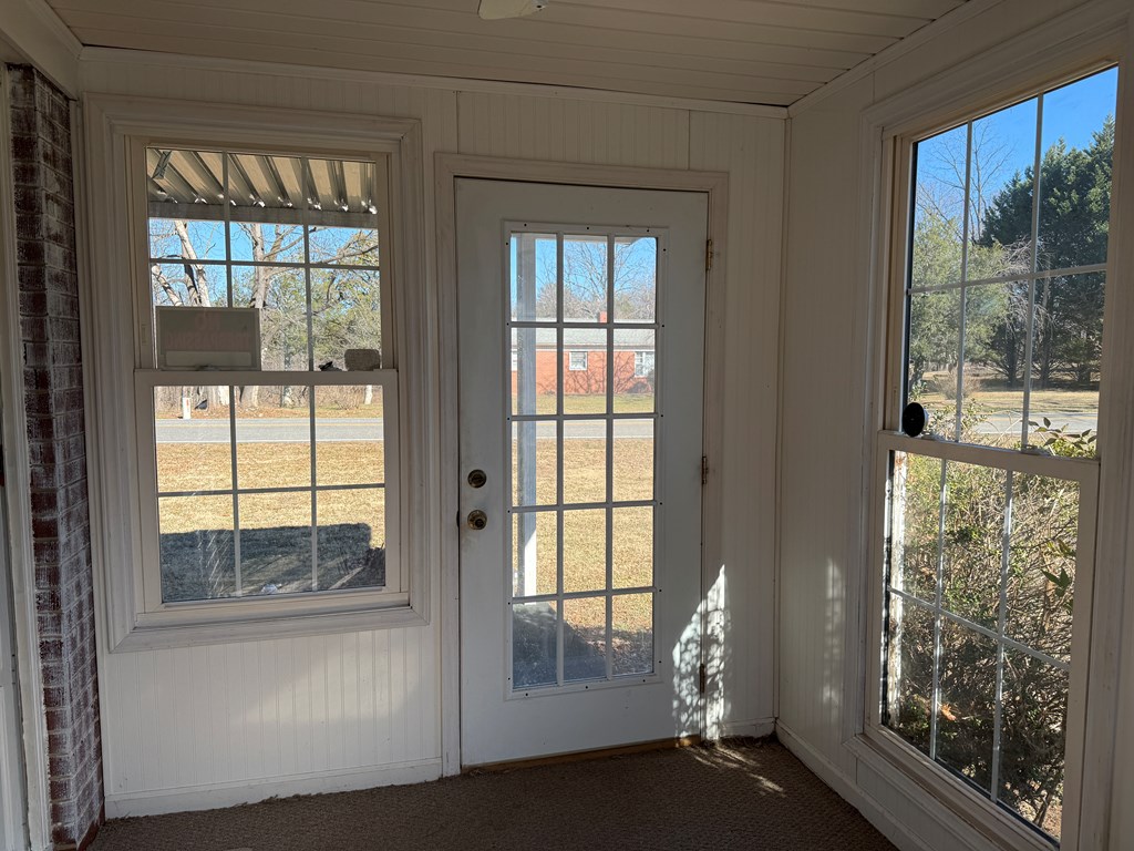 2282 Old Pipers Gap Property Photo 8