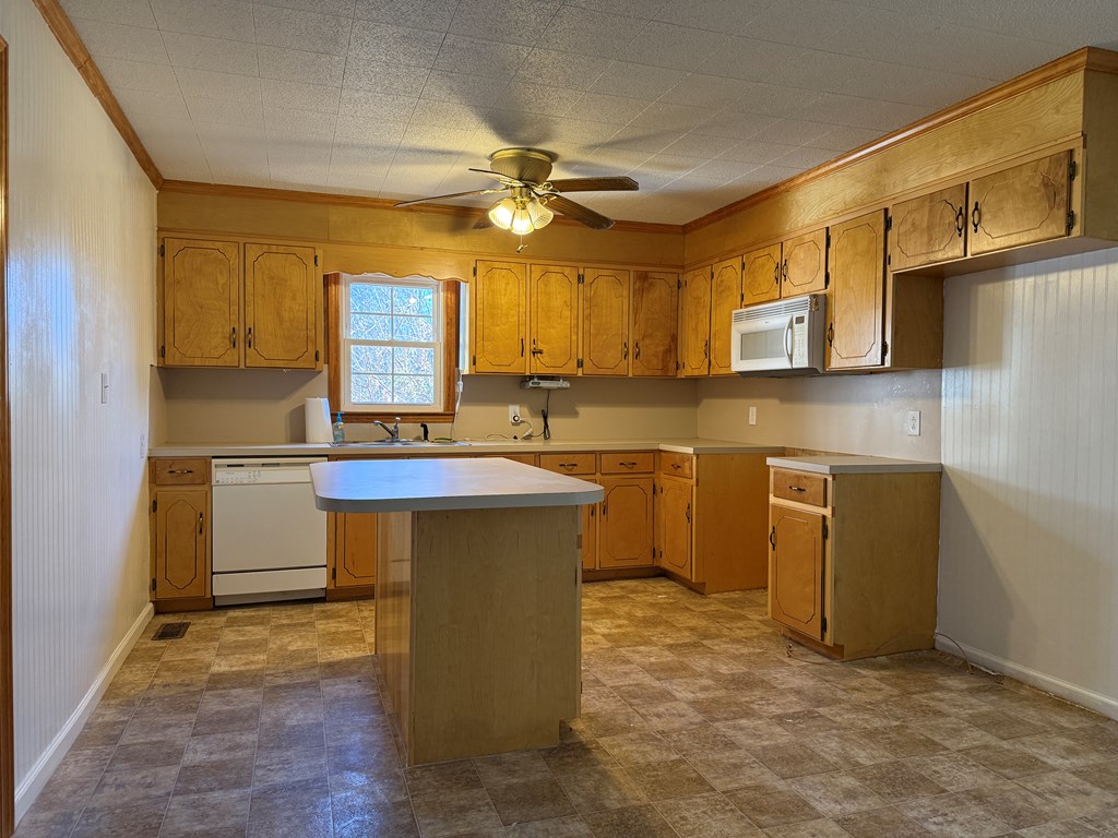 2282 Old Pipers Gap Property Photo 12