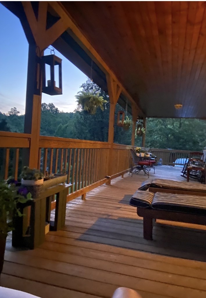 227 Hunters Path Property Photo 4