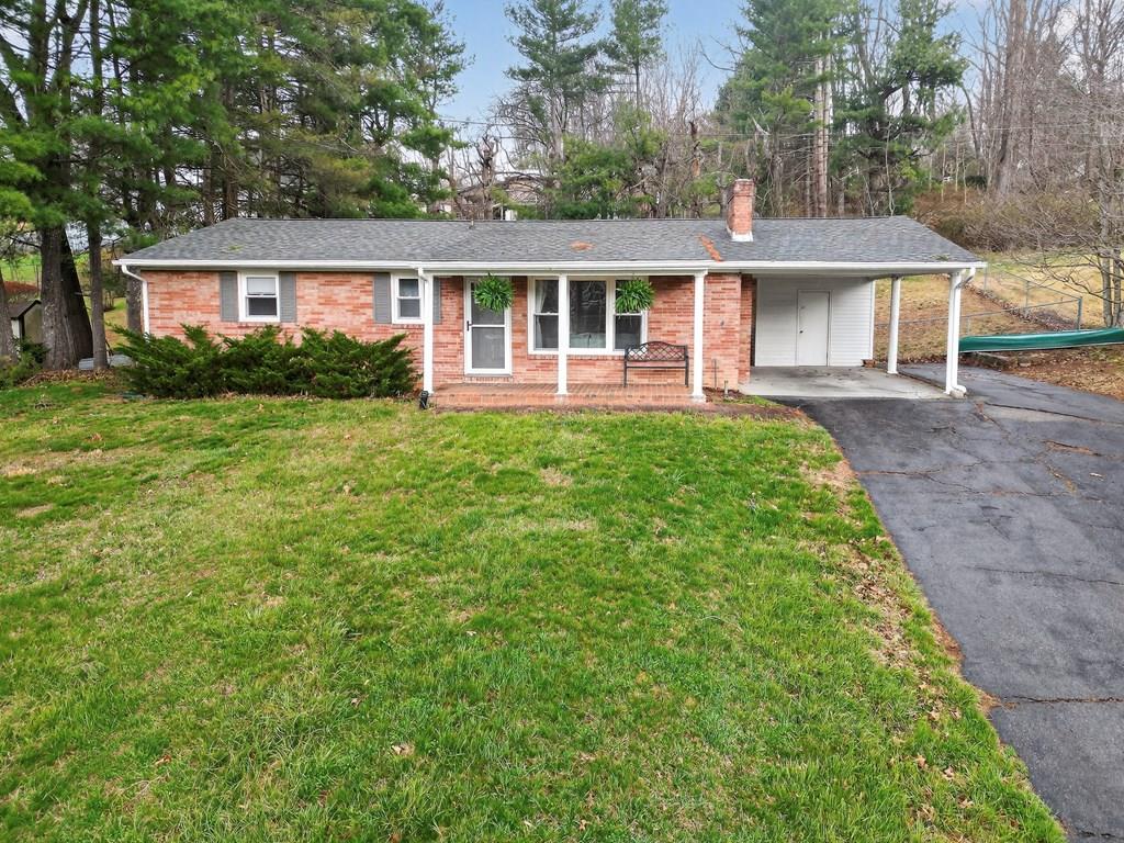 583 Fowler St Property Photo 1