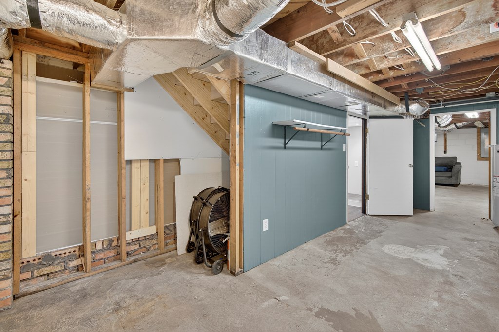 583 Fowler St Property Photo 26