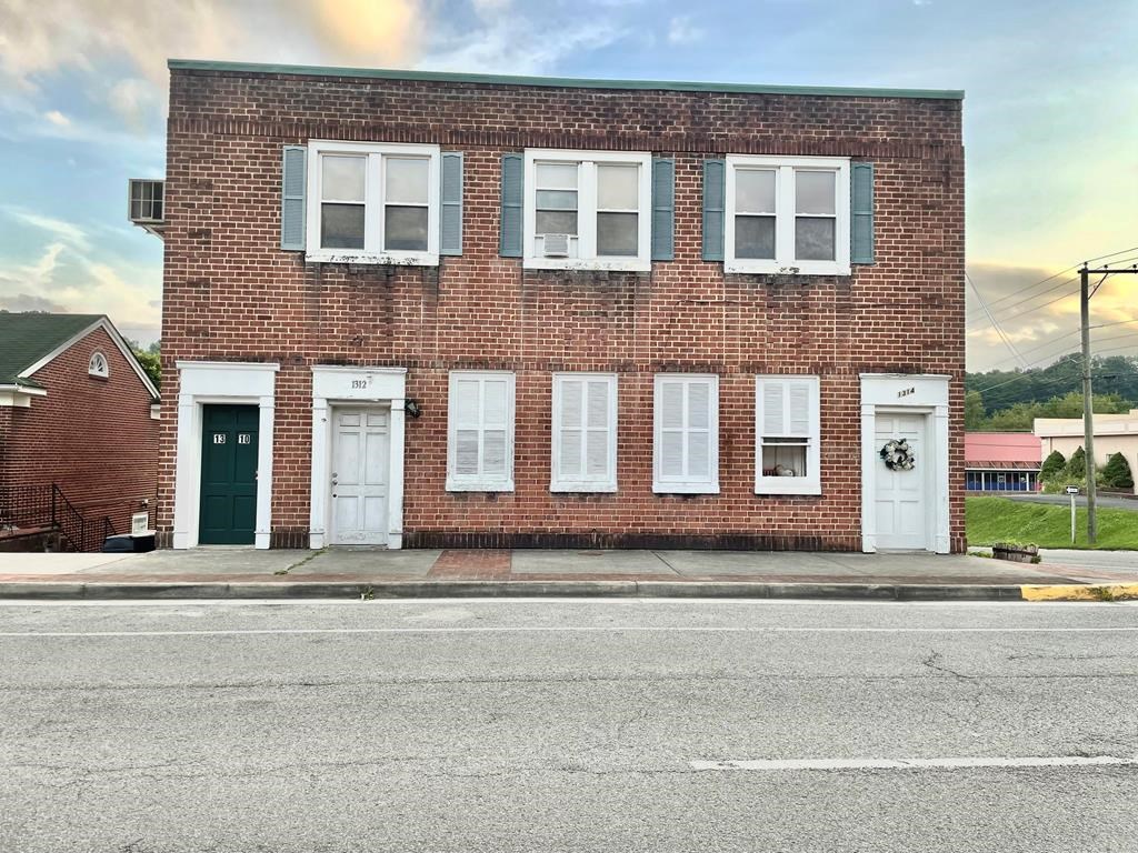 1312 Second St Property Photo 2