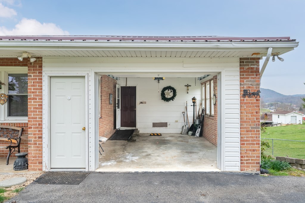 2516 Pinewood Dr Property Photo 4