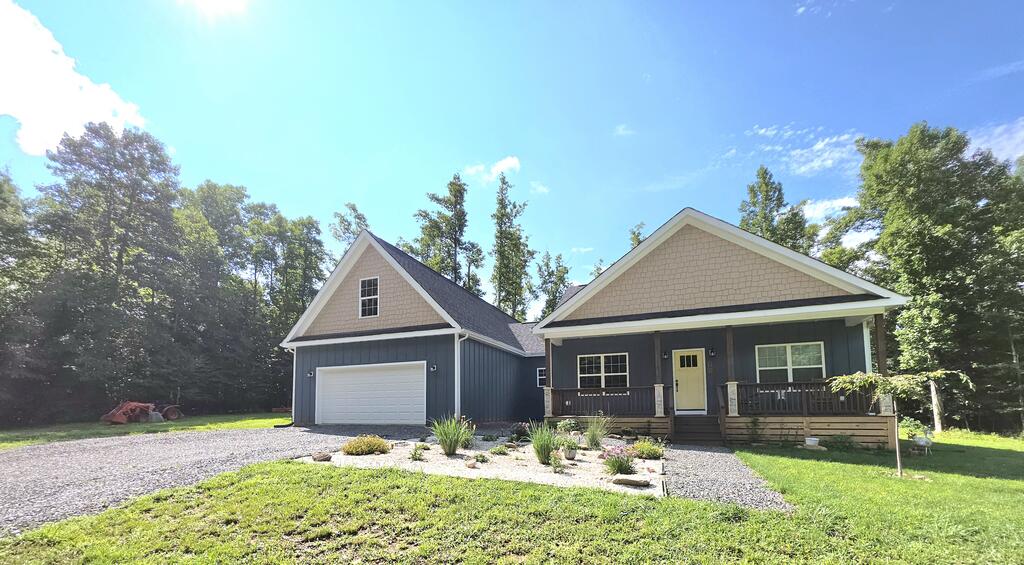 587 Seven Springs Pkwy Property Photo 1