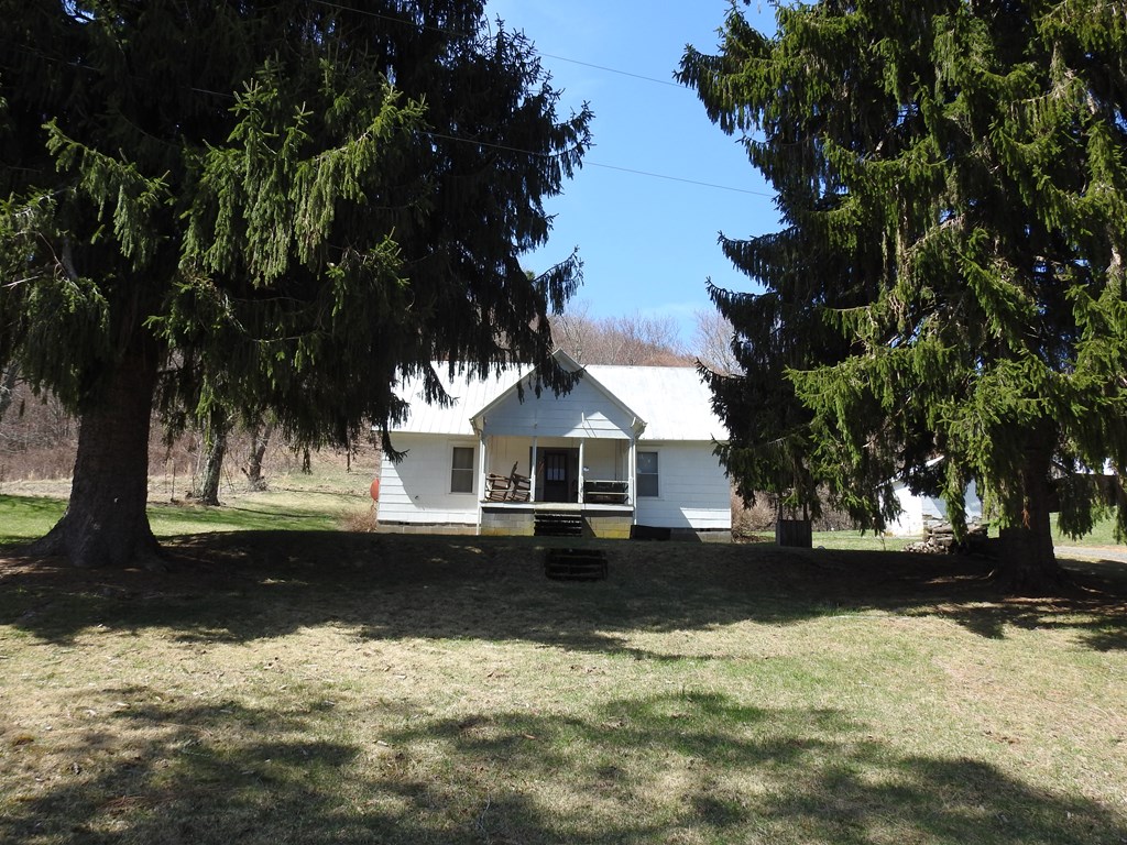 984 Cloverdale Lane Property Photo 3