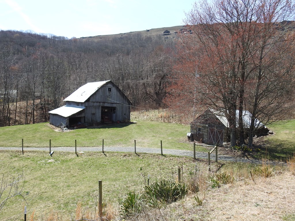 984 Cloverdale Lane Property Photo 12