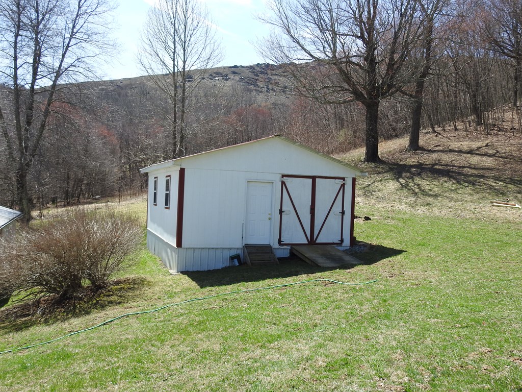 984 Cloverdale Lane Property Photo 13