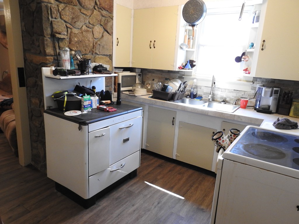 984 Cloverdale Lane Property Photo 23