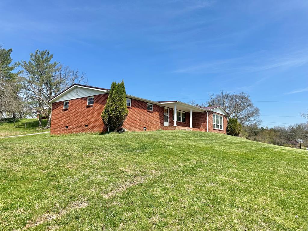 68 Beths Ln Property Photo 1