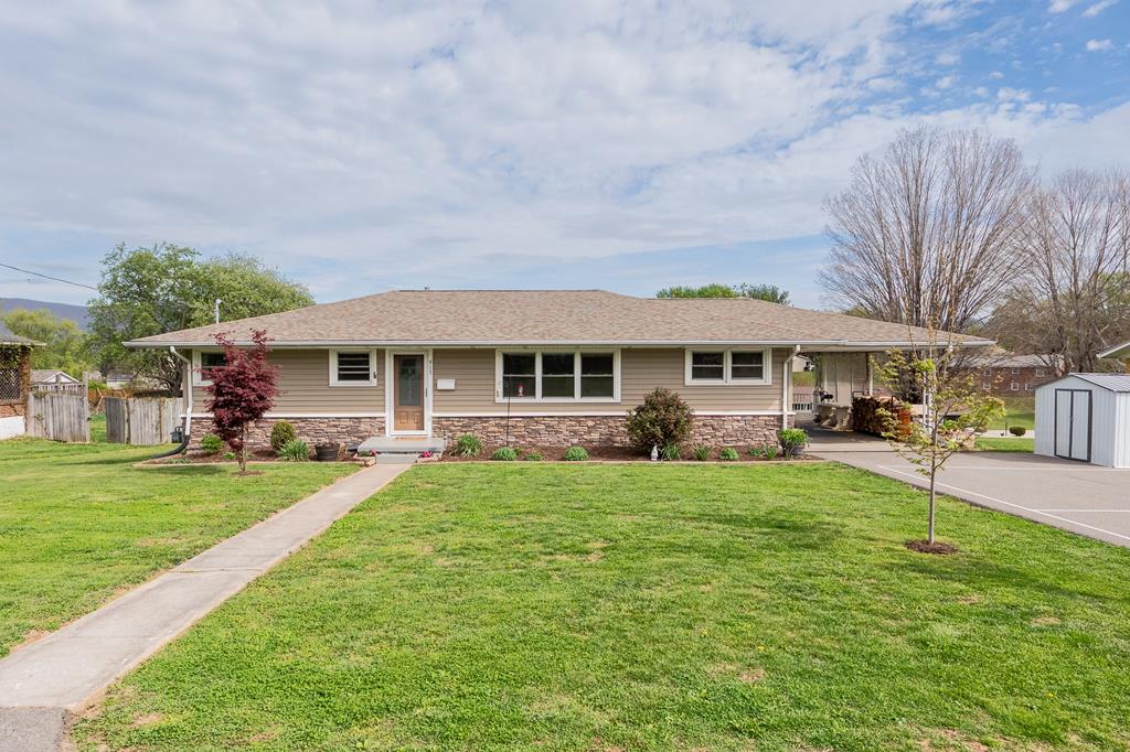 913 Locust Drive Property Photo 1