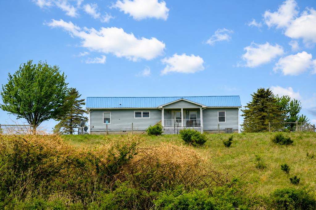 2241 Skydusky Rd Property Photo 1