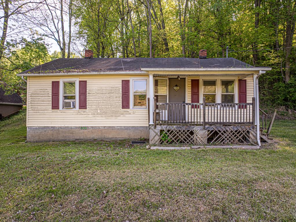7006 Gate City Highway Property Photo 1