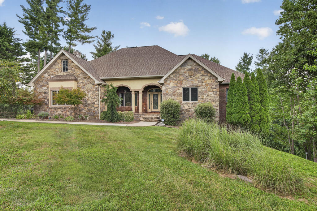 20268 Heron Circle Property Photo 1