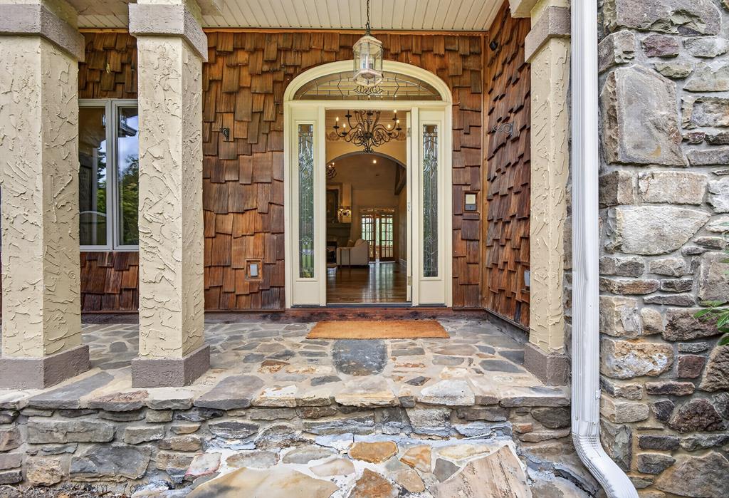 20268 Heron Circle Property Photo 3