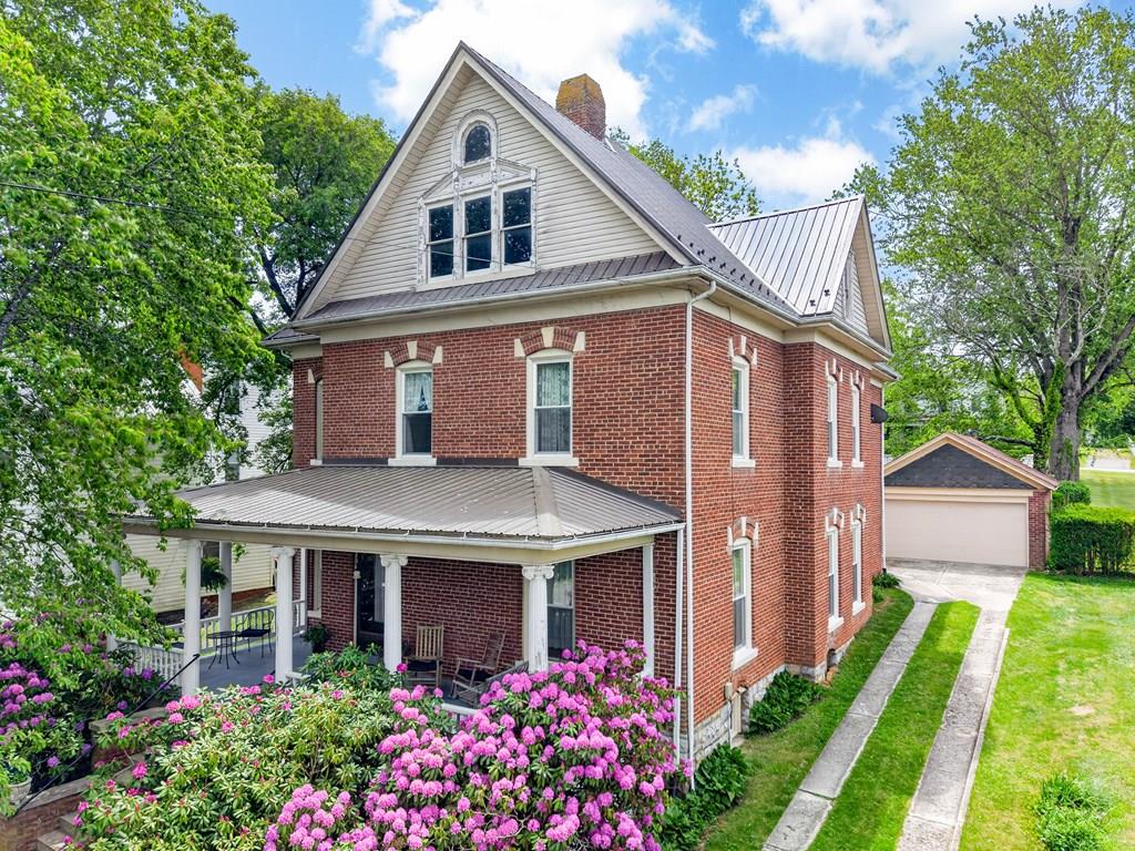 305 W Baumgardner Ave. Property Photo 1