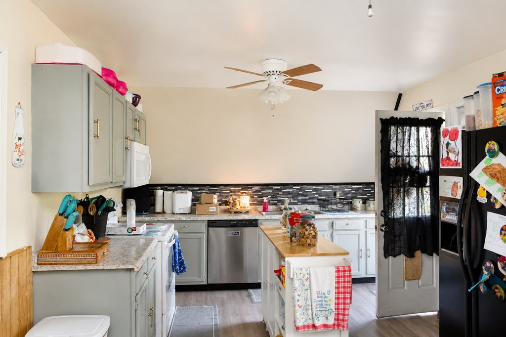 201 Zenith Property Photo 27