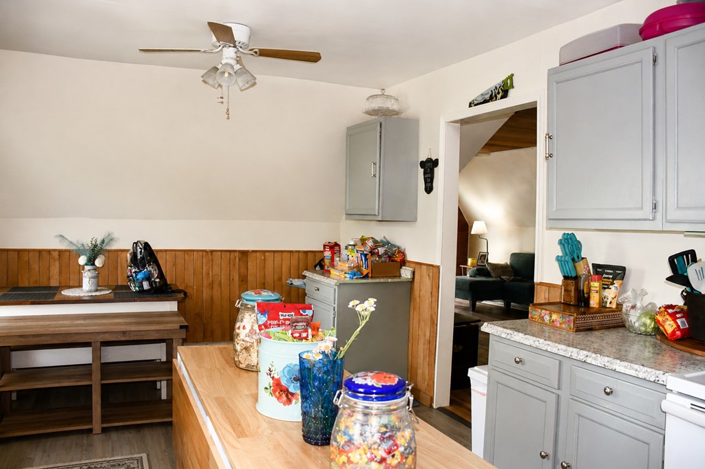 201 Zenith Property Photo 29