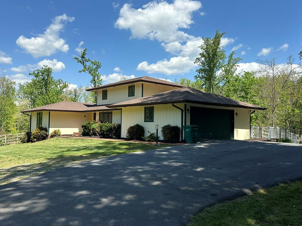 21506 Plantation Road Property Photo 1