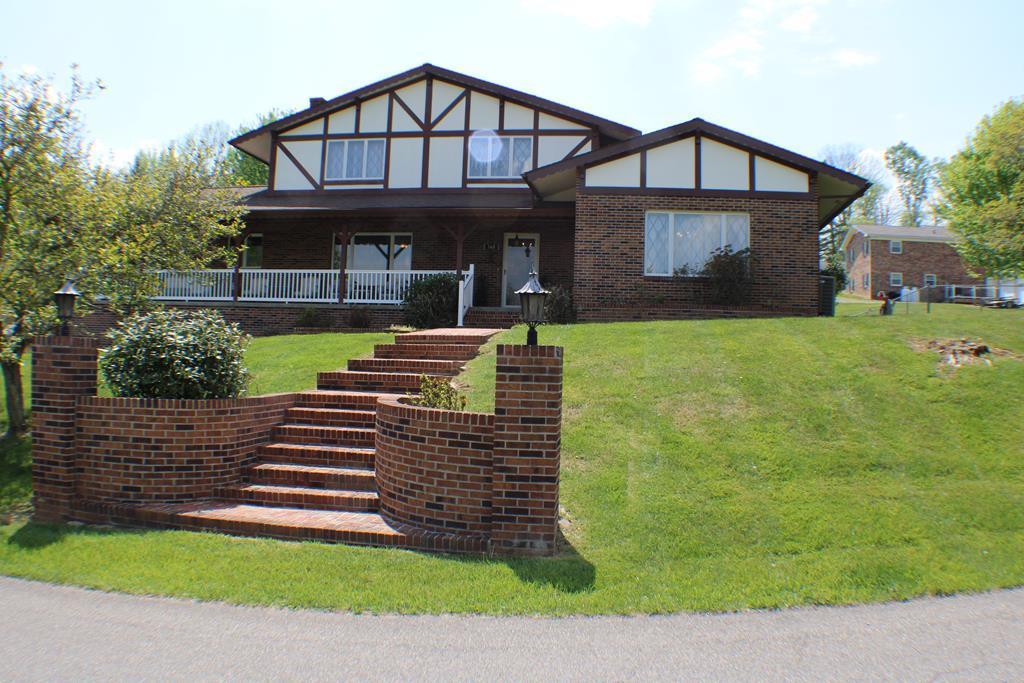 161 Valley Dr Property Photo 1