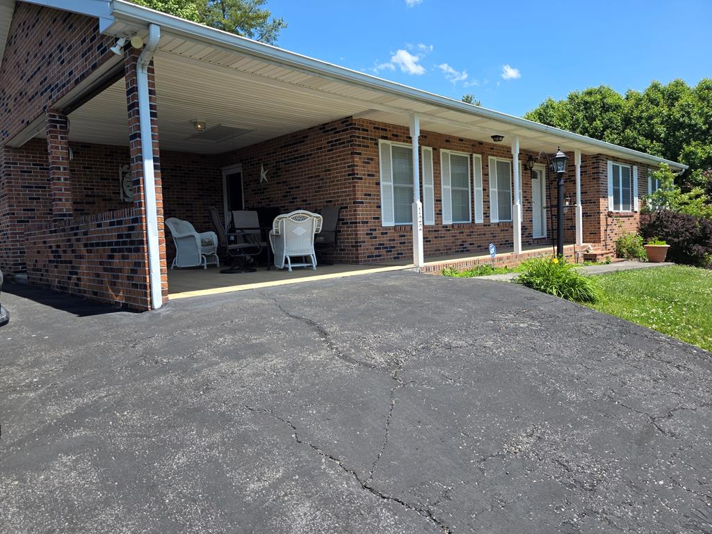 122 Lawson Lane Property Photo 1