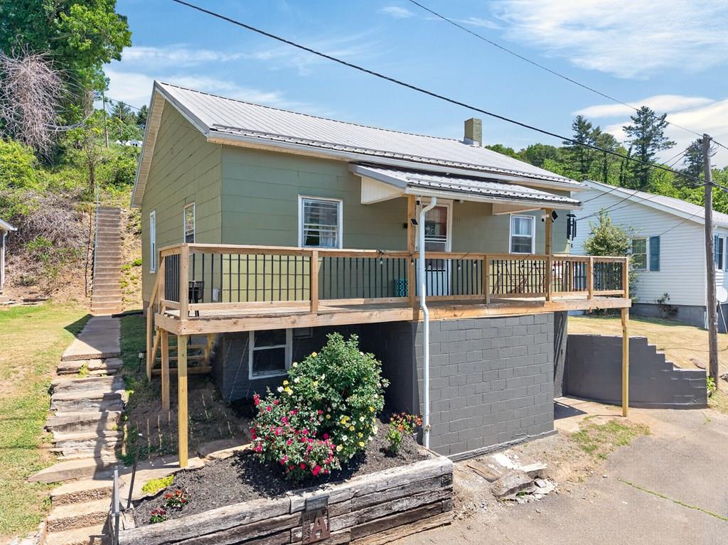 411 Grayson St Property Photo 1
