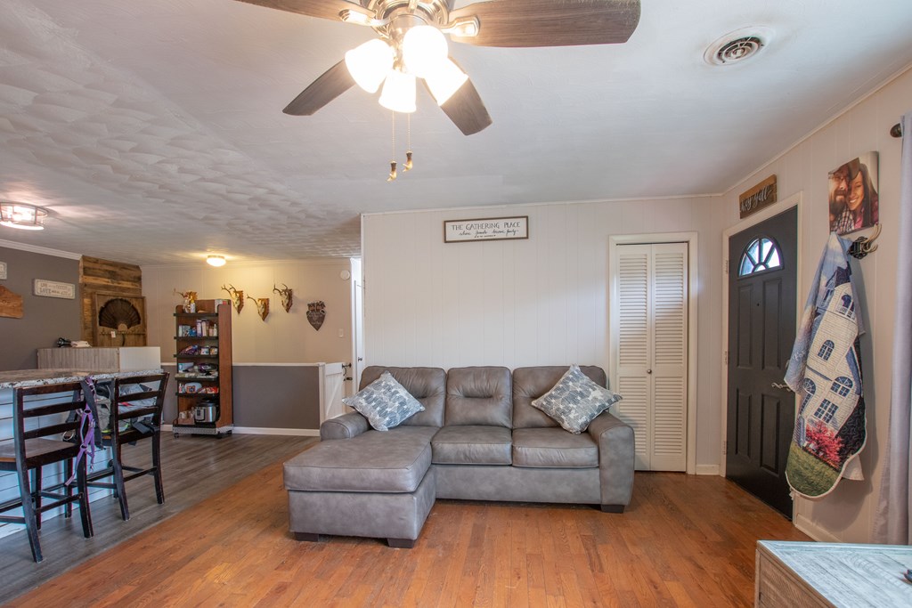 19201 Moulin St Property Photo 3