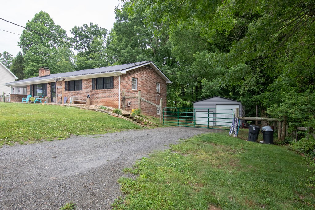 19201 Moulin St Property Photo 23