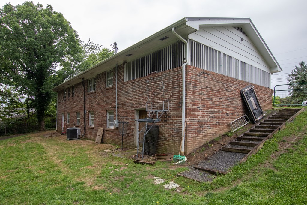 19201 Moulin St Property Photo 25