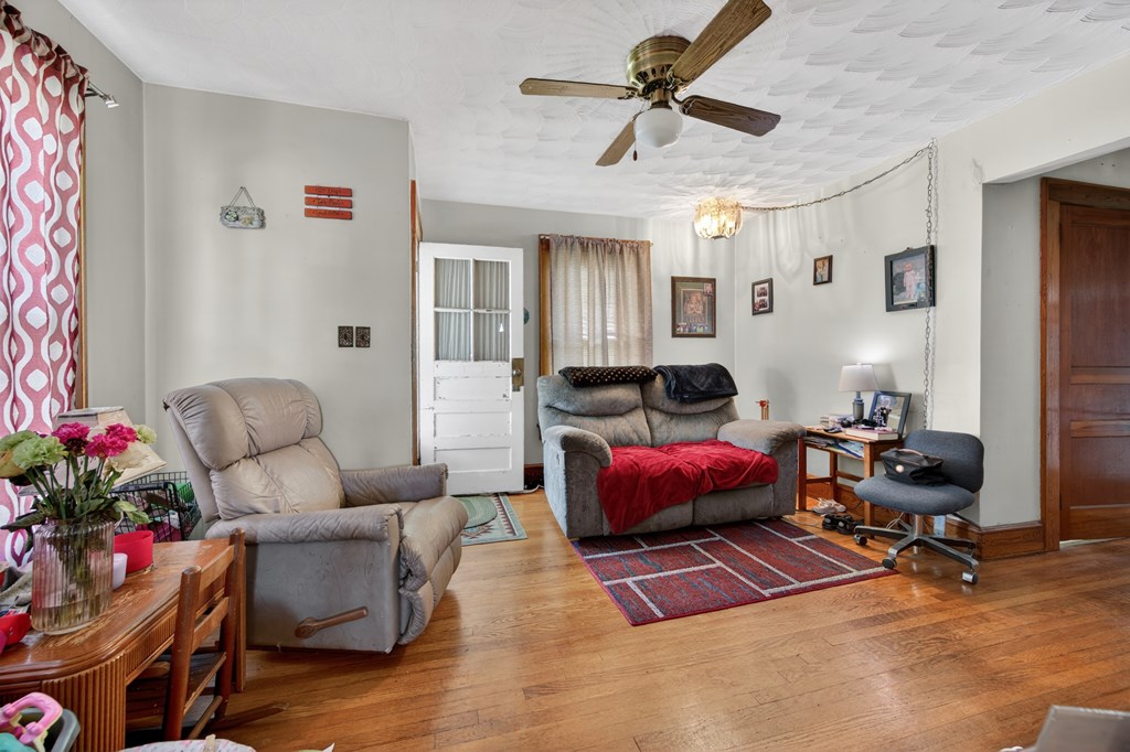 1025 W North Property Photo 5