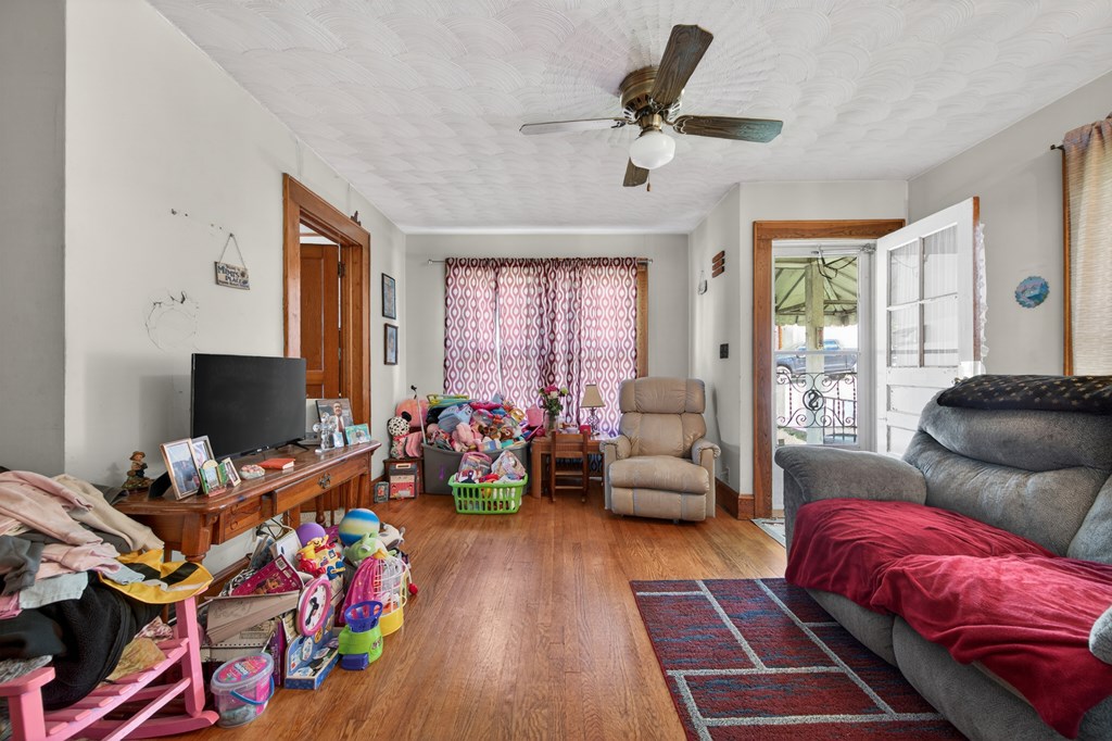 1025 W North Property Photo 6