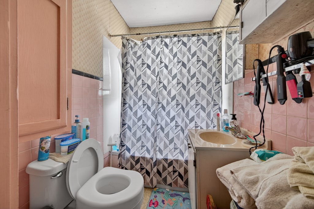 1025 W North Property Photo 12