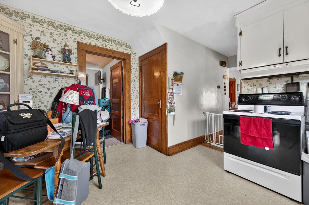 1025 W North Property Photo 13