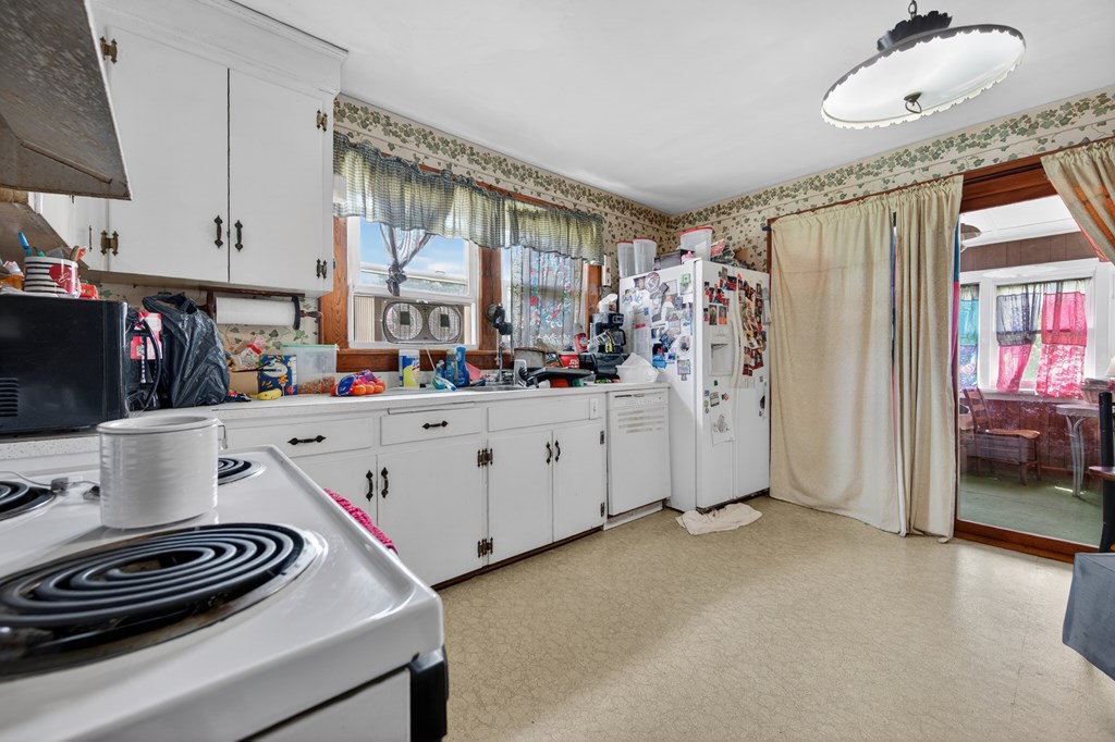 1025 W North Property Photo 14