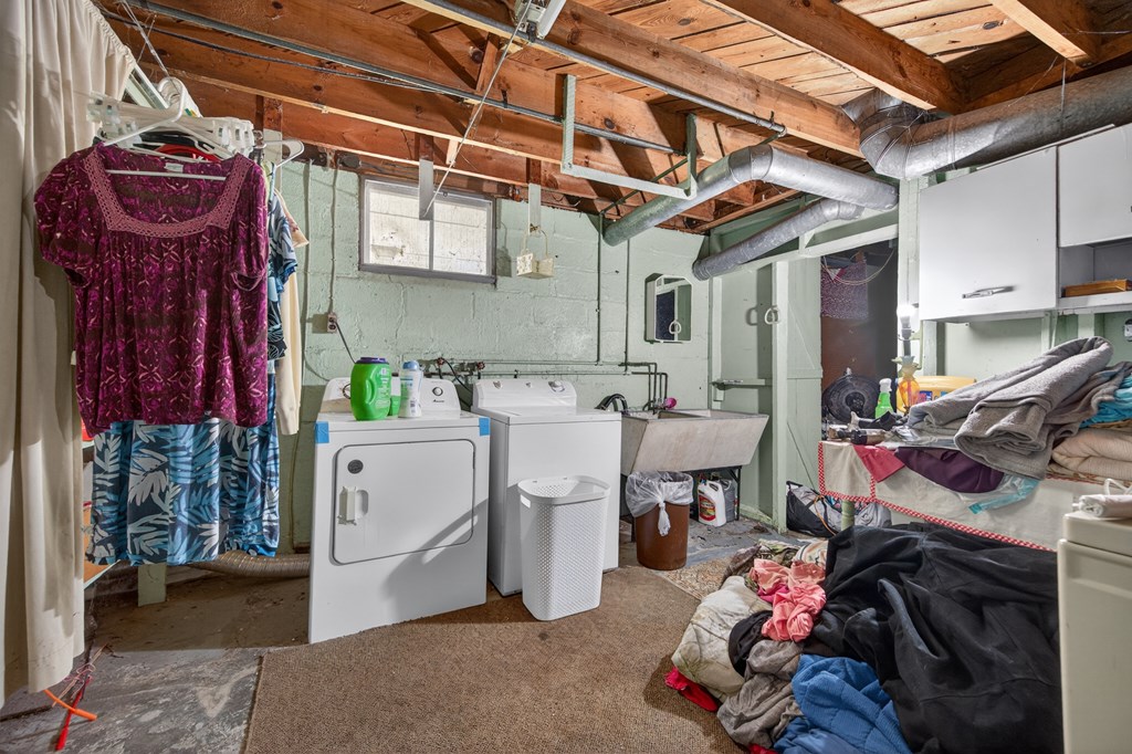 1025 W North Property Photo 23