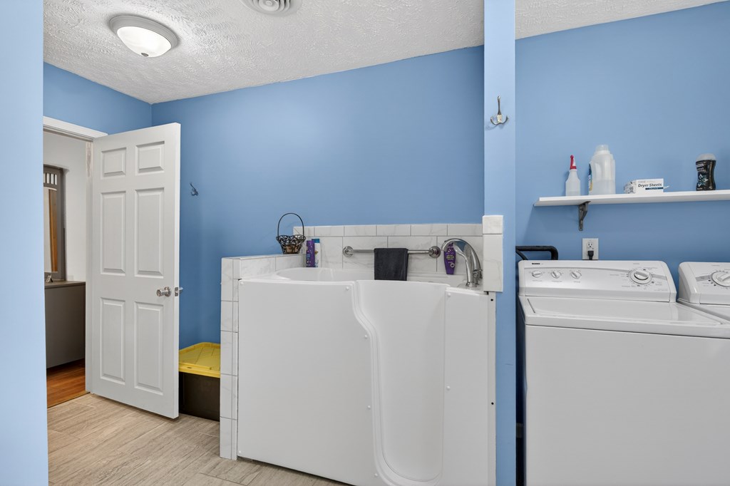 175 Georgia St. Property Photo 24