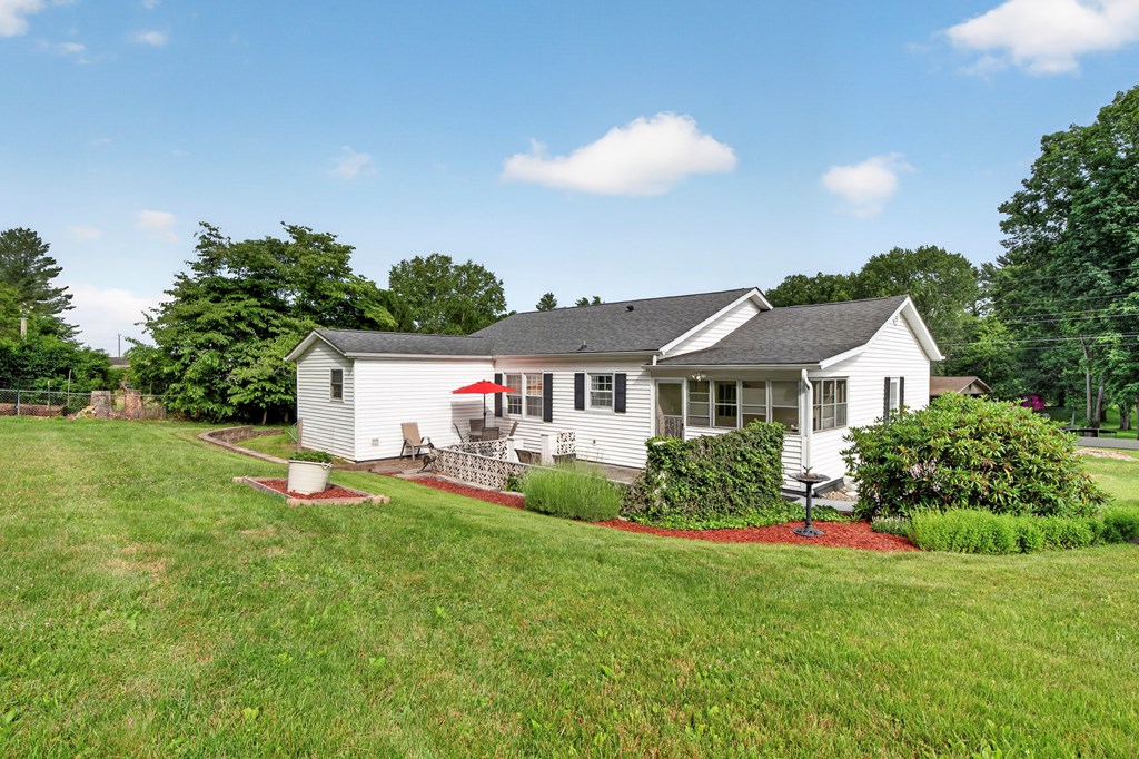 175 Georgia St. Property Photo 33