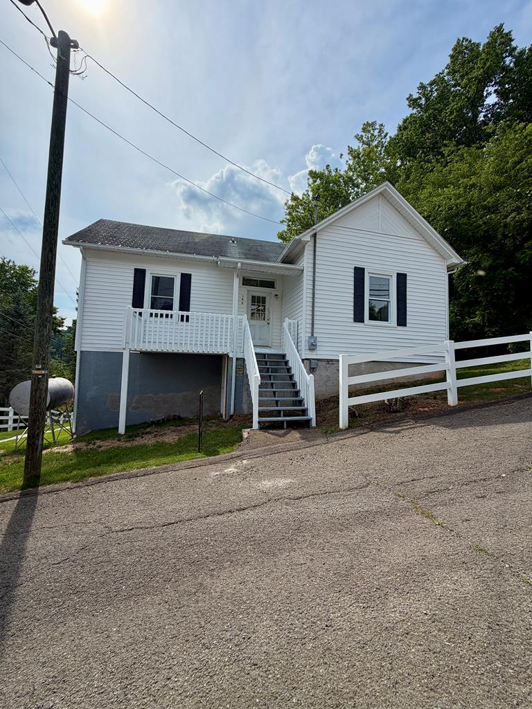 102 Boss Row Property Photo 1