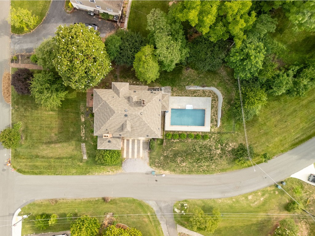 290 Long Crescent Dr. Property Photo 44