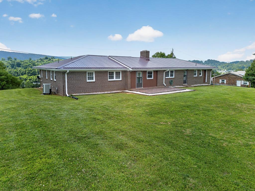 235 Windmere Ln Property Photo 5