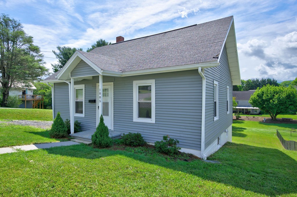 1005 W North St. Property Photo 2