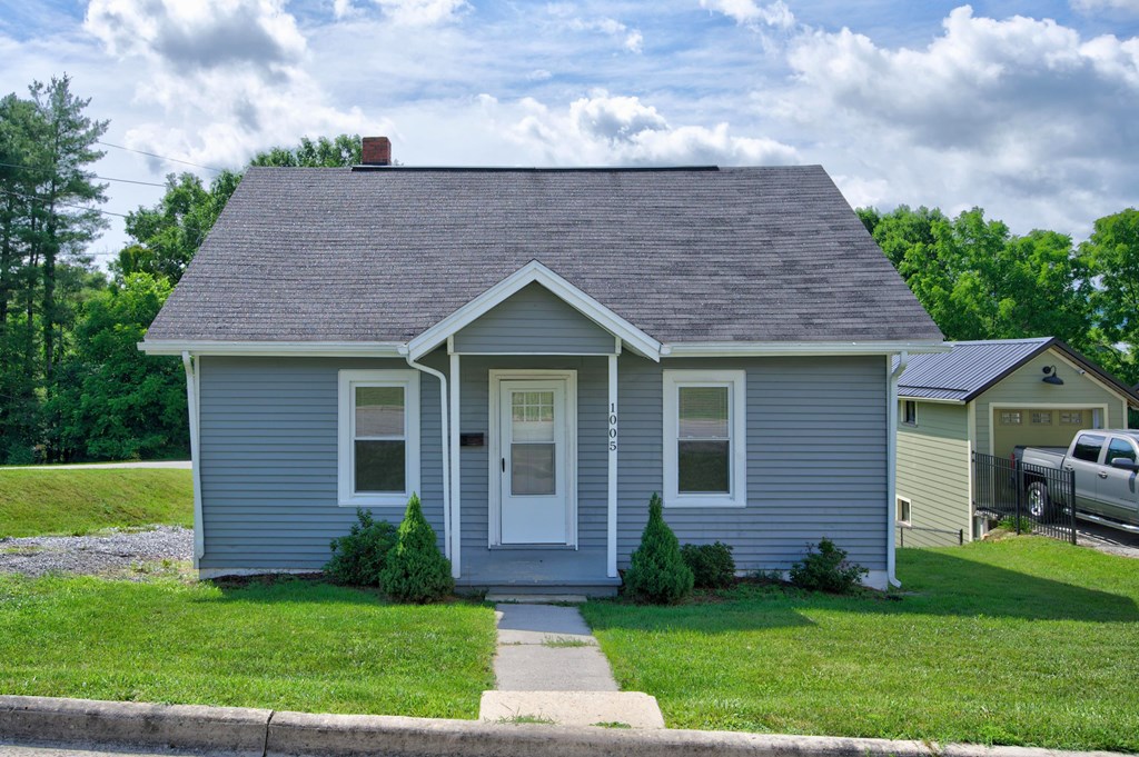 1005 W North St. Property Photo 3