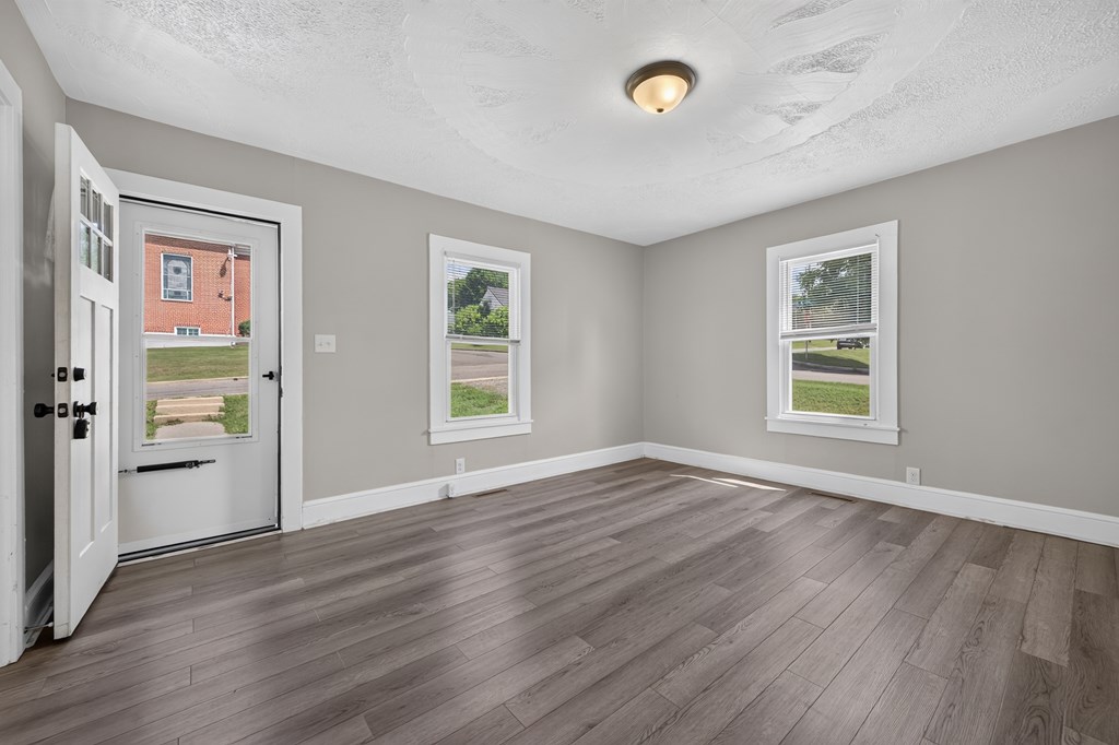 1005 W North St. Property Photo 11