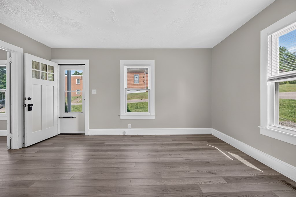 1005 W North St. Property Photo 12